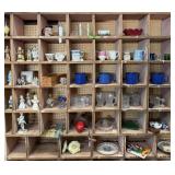 CABINET LOT OF DECORATIVE COLLECTIBLES