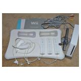 Nintendo Wii Console (3) Wiimotes (2) Nunchuks