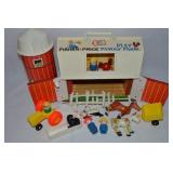 Vtg Fisher Price Toys 915 Play Family Farm Set