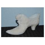 Vtg Fenton Milk/Opaline Daisy & Button Cat in a