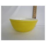 Vtg Yellow Pyrex Bowl 2 1\2 Qt