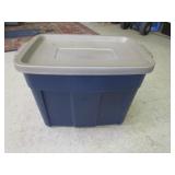 Rubbermaid 18 Gal Tote w/Lid
