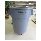 Brute Commericial Trash Can On Wheels No Lid