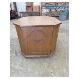 Mid Century End Table 23.5'x23.5' Mid Century End Table 23.5'x23.5'