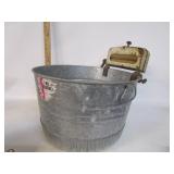Wash Tub W/Vtg Wringer Wash Tub W/Vtg Wringer