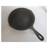 #5 8.5' R Cast Iron Skillet #5 8.5' R Cast Iron Skillet