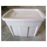Rubbermaid Tote w/Lid