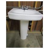 Pedestal Sink 22'x18'