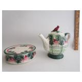 Julie UeLand Teapot W/Centerpiece