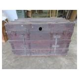 Antique Steamer Trunk Has Damage 36'Wx21'Dx22'T Antique Steamer Trunk Has Damage 36'Wx21'Dx22'T