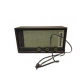 Antique Zenith Radio Powers Up