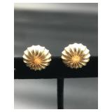 14K Post Frilled Round Earrings