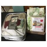 LINENS, PLASTIC TABLE COVERINGS