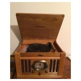 CROSLEY TURNTABLE WITH CASSETTE PLAYER & AM FM
