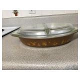 GOLD PYREX DISH WITH LID, 1 1/4 QT DIVIDED DISH