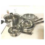 ONEIDA STAINLESS STEEL COOKWARE SET
