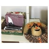 SCARECROW STRAWHAT DECOR, PLASTIC FALL TABLE