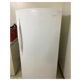WHIRLPOOL UPRIGHT FREEZER (WORKS) NO CONTENTS