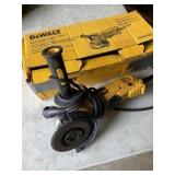 DEWALT HEAVY DUTY 4 1/2 " ANGLE GRINDER - WORKS