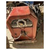 LINCOLN ARC WELDER 225AMP ON CART WITH TWO