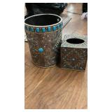 Little side trash can with matching tissue Little side trash can with matching tissue