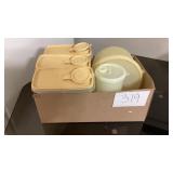 Tupperware containers with lids, five pieces Tupperware containers with lids, five pieces