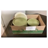 Tupperware containers with lids, five pieces Tupperware containers with lids, five pieces