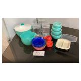 Mainstay three containers with lids, four Mainstay three containers with lids, four