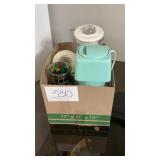 Shaved ice machine, proctor silex blender, glass Shaved ice machine, proctor silex blender, glass