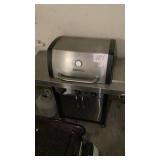 Char-Broil propane grill w/ full bottle Char-Broil propane grill w/ full bottle