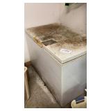 Deep freeze 46x35-27, rust at bottom ,food not Deep freeze 46x35-27, rust at bottom ,food not