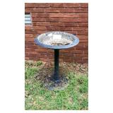 Metal birdbath with pump Metal birdbath with pump