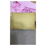 Twin bed set, comforter, sheets, pillow, pillow Twin bed set, comforter, sheets, pillow, pillow