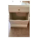27in x 21in x 16in side table 27in x 21in x 16in side table