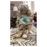 Danbury mint porcelain doll signed Cindy Danbury mint porcelain doll signed Cindy