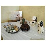 Variety of decorative items Variety of decorative items