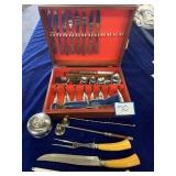 Flatware w/ Case, Kitchen Knife Set &