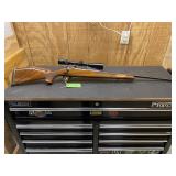 Weatherby Vanguard 300 win mag Red Field Scope Weatherby Vanguard 300 win mag Red Field Scope