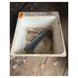 Utility sink with legs