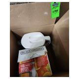 Black+Decker juicer and pitcher