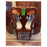 American Drew dining room table four chairs and 2 leaves. Wonderful condition