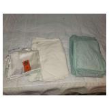 Queen size bedding set