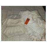 Queen size bedding set