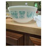 Vintage "Butterprint" Pyrex mixing bowl