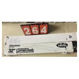 (2) 32" LIGHT FIXTURES (2) 32" LIGHT FIXTURES