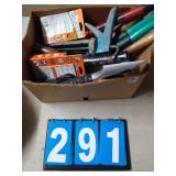 BOX LOT HAND & GARDEN TOOLS