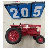 ERTL 1/16 SCALE INTERNATIONAL 966 FARM TRACTOR