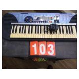 YAMAHA KEYBOARD WITH CORD