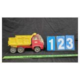 METAL TONKA DUMP TRUCK