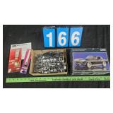 MONOGRAM 1965 CORVETTE PLASTIC MODEL KIT